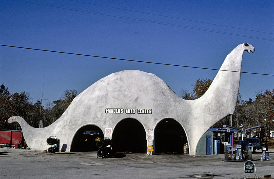 Harold's Auto Center, a Sinclair gas station on Route 19 in Spring Hill, Florida, photographed in 1979. The dinosaur species is indeterminate. #  John Margolies / Library of Congress