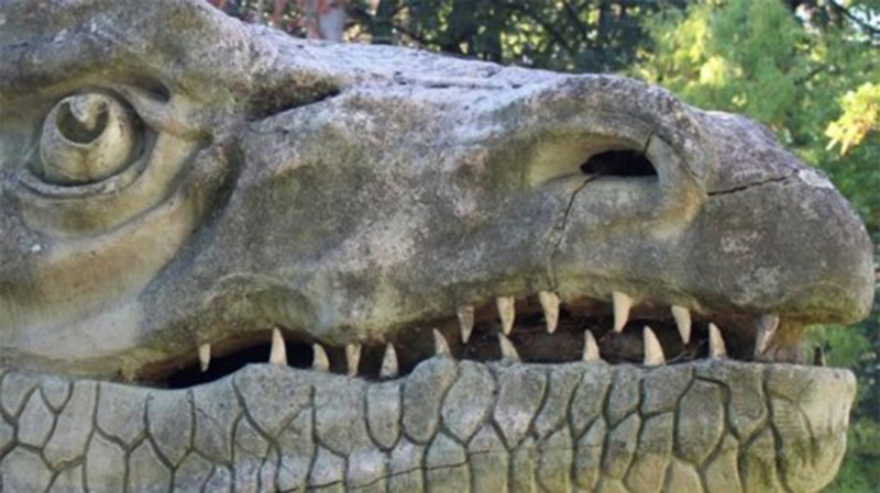 The Megalosaur statue before part of it was snapped off (Picture: Friends of Crystal Palace Dinosaurs)